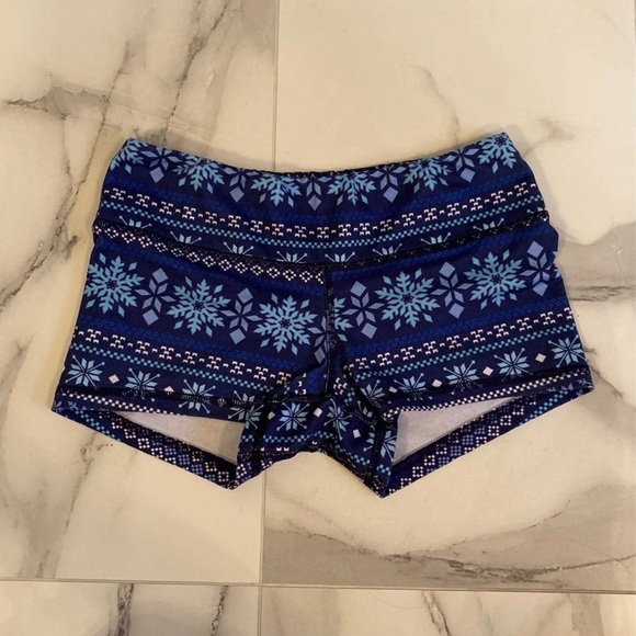 FLEO shorts, winter pattern, size small. - Picture 2 of 3